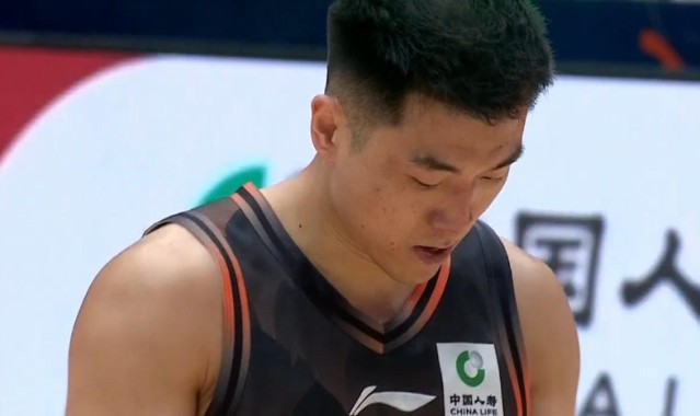 新球体育-10中2！4中1！广东男篮惨败山东，全明星MVP+三分王就这？太差了
