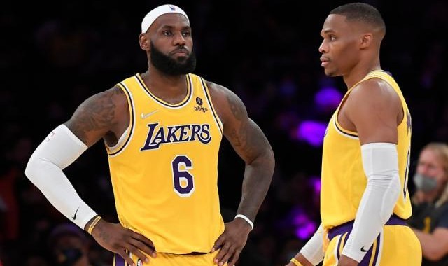 新球体育-全败战绩结束季前赛 崭新湖人要重蹈9年前覆辙？