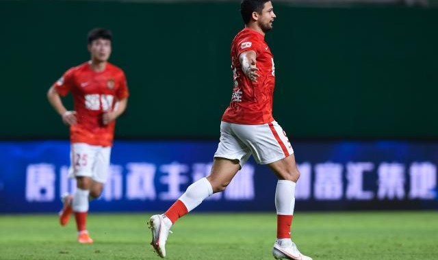 新球体育比分网-另类戴帽艾克森成德比新主角 离李金羽纪录仅2球